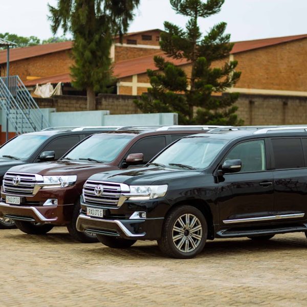 free-photo-of-three-parked-toyota-land-cruisers